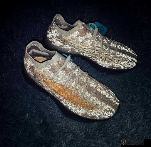 超火的 Yeezy 380 引领潮流时尚新高度